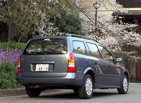 【スペック】全長×全幅×全高＝4290×1710×1515mm/ホイールベース＝2615mm/車重＝1220kg/駆動方式＝FF/1.6リッター直4DOHC16バルブ（100ps/6000rpm、15.3kgm/3600rpm）/車両本体価格＝233.0万円（テスト車＝同じ）