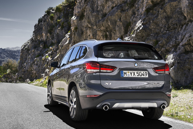 BMW X1」がマイナーチェンジ 大型のキドニーグリルや新世代デザインの