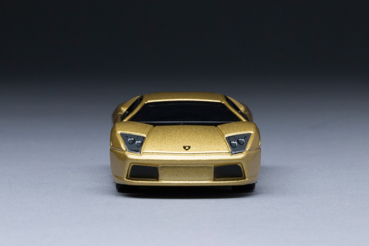 車名の「ムルシエラゴ」は伝説的な闘牛の名前に由来するもので、同時にスペイン語でコウモリを意味していた。