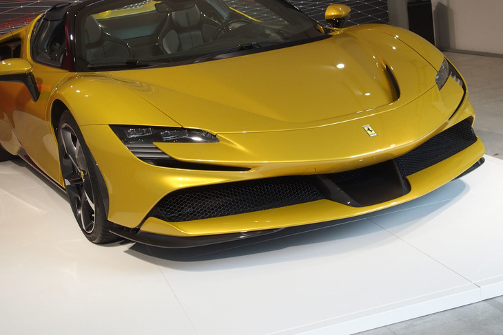 フェラーリSF90スパイダー（フロントセクション）