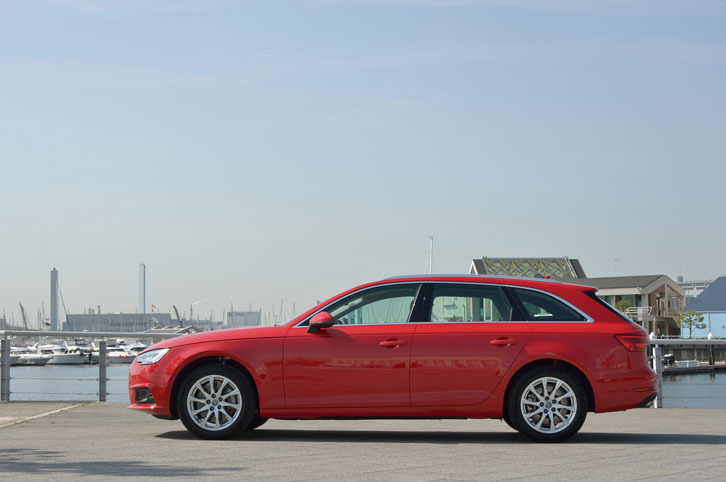 日本国内では、2016年4月21日に発売された、新型「アウディA4アバント」。今回は、4WDの標準モデル「2.0 TFSIクワトロ」に試乗した。