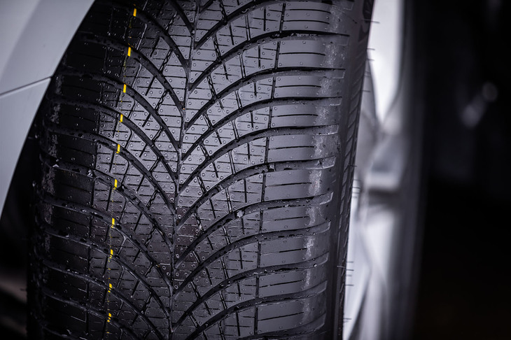 「ベクター4シーズンズGEN-3」は185/60R15から255/40R19までの21種類、「ベクター4シーズンズGEN-3 SUV」は225/60R17から255/50R20までの5種類がラインナップされ、いずれもオープン価格での販売となる。