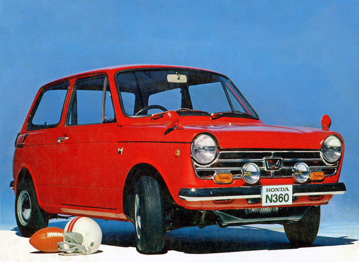 1968年1月に発売された「ホンダN360 Sタイプ」。外装はスポーツミラー、フォグランプ、エアアウトレットカバー、黒タイヤ＋専用ホイールキャップ（写真のものは市販車とは若干異なる）などでドレスアップ。