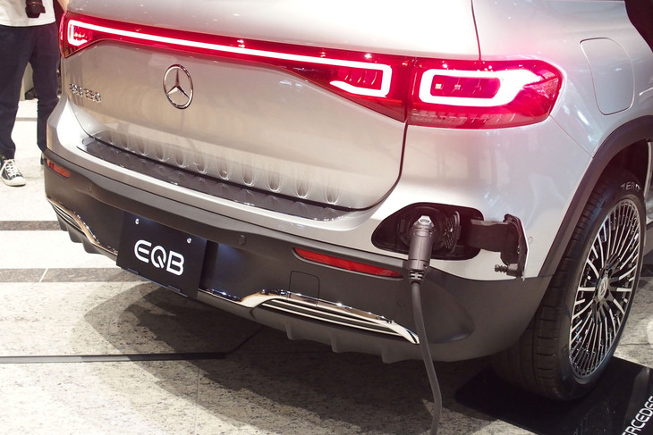 メルセデス・ベンツEQB250（普通充電用の給電口）