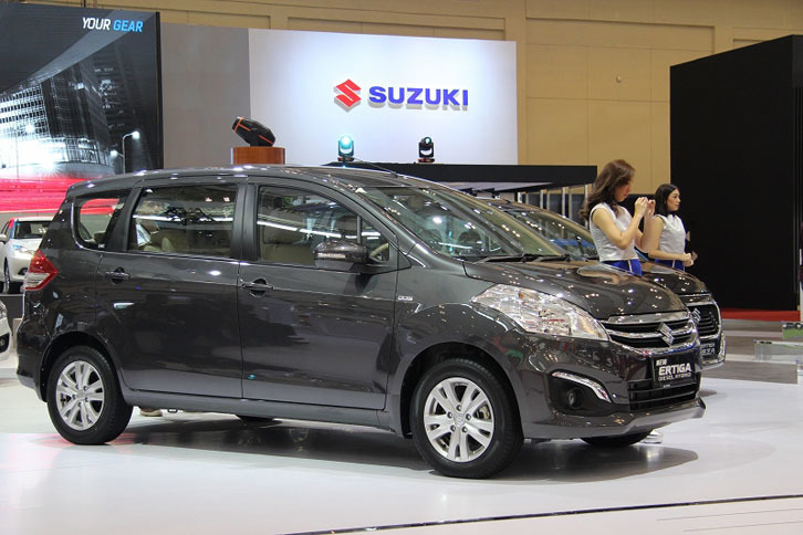 スズキの小型MPV「エルティガ」。実はこの車両、ディーゼルエンジンにハイブリッドを組み合わせた珍しい仕様なのです。それもすでに販売しているというから驚きですよね。システムは「Sエネチャージ」という名称でもおなじみの、ISG（モーター機能付き発電機）を搭載したマイルドハイブリッドです。