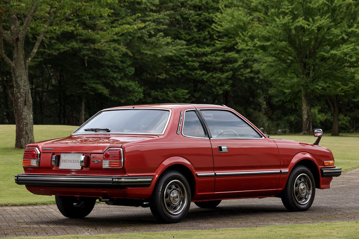 エントリーグレードを除き国産車で初めての電動式サンルーフを標準で装備。初代「プレリュード」の国内販売は累計4万台強だったという。