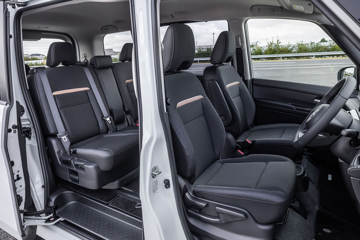 セレナe-POWERハイウェイスターVプロトタイプ（シート）