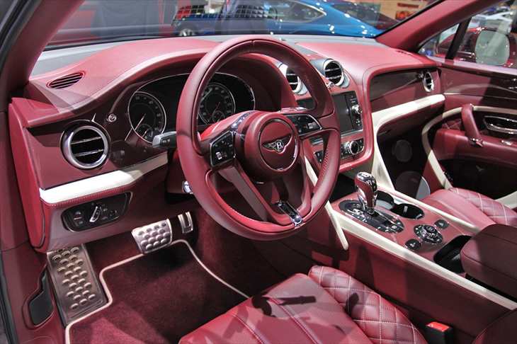 ベントレー・ベンテイガ ハイブリッド（インテリア）