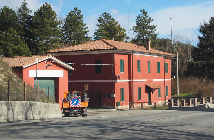 こちらは、管理事務所として現役で使われている建物のようだ。