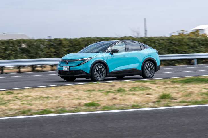 「リーフ」はFWDのみの設定でフロントのモーターは最高出力218PSを発生。静かで乗り心地がよかった。