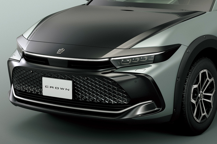 「RS“ランドスケープ”」の外板色は、「ブラック×アーバンカーキ」の1種類のみの設定。ボディーサイド面がアーバンカーキ、フロントやリアセクション、ボンネット、ルーフなどがブラックで仕上げられている。アーバンカーキは「RAV4」や「アクア」「シエンタ」などにも採用される人気色だ。