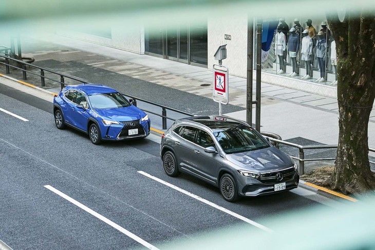 レクサスブランド初、さらにトヨタ自動車としても初の量産型フルEVである「UX300e」と、同サイズの「メルセデス・ベンツEQA」。コンパクトなラグジュアリーEVの違いを明らかにします。（photo：田村孝介）