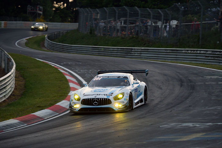 「AMG GT3」を投入したメルセデス陣営は、ニュルブルクリンク独自のBOP（性能調整）に苦戦。それでも昨年のチャンピオンチーム、ブラックファルコンの3号車が予選で7位につけたほか、決勝では予選で22位と出遅れていた1号車がメルセデス勢の最上位となる5位で完走した。
