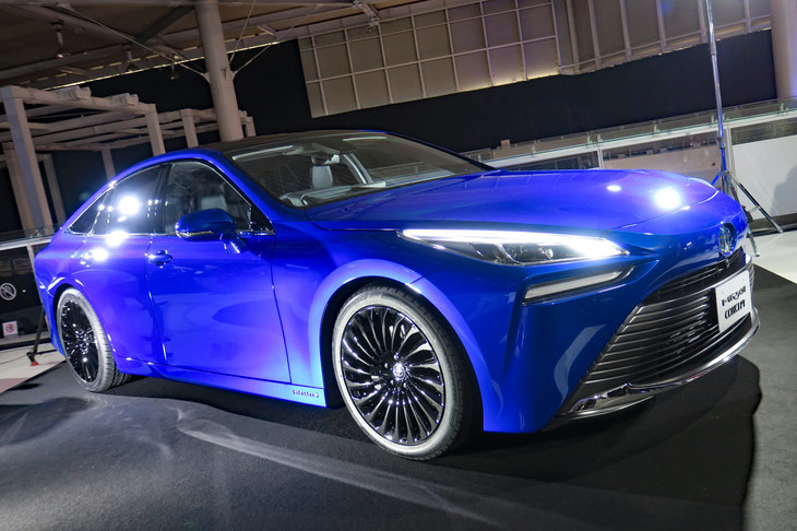 東京モーターショー2019の会場より、次期型「ミライ」を示唆する「ミライ コンセプト」。