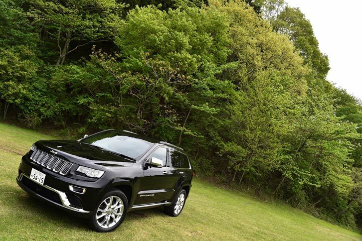 「サミット」には、テスト車に採用されていた有償色の「ブリリアントブラック クリスタルP/C」を含め、3色の外装色が用意されている。