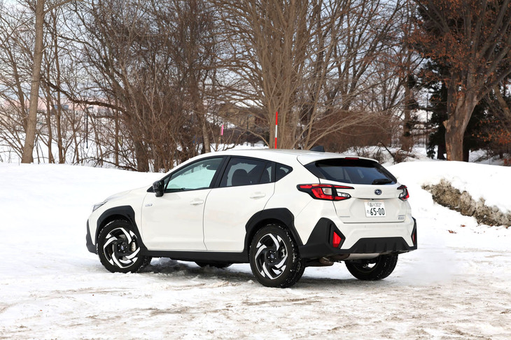 「クロストレック プレミアムS：HEV EX」のボディーサイズは全長×全幅×全高＝4480×1800×1575mmで、ホイールベースは2670mm。これらの数値はマイルドハイブリッド車と変わらない。