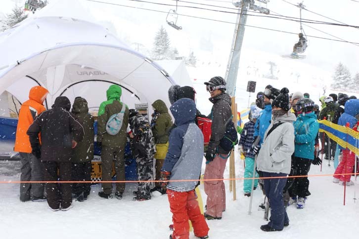 “ゲレタク”乗り場には、ご覧のような長蛇の列ができていた。