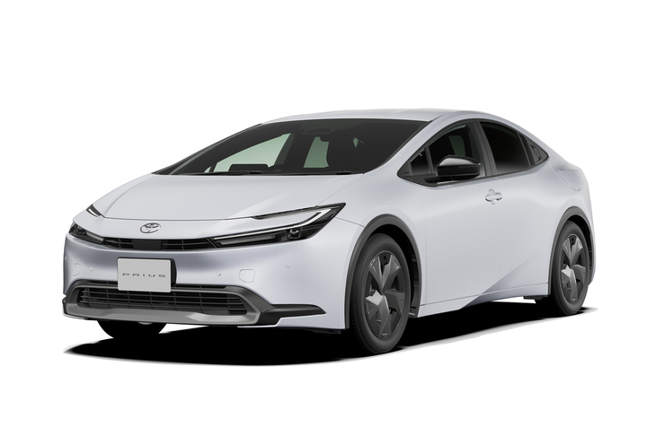 個人ユースの事実上のエントリーグレードとなる「U」。外観では足元の仕様が上位グレードとの大きな違いで、195/60R17サイズのタイヤにスチールホイール、ビジネスユースの「X」と同系統（カラーリングは異なる）のフルホイールキャップが組み合わされる。