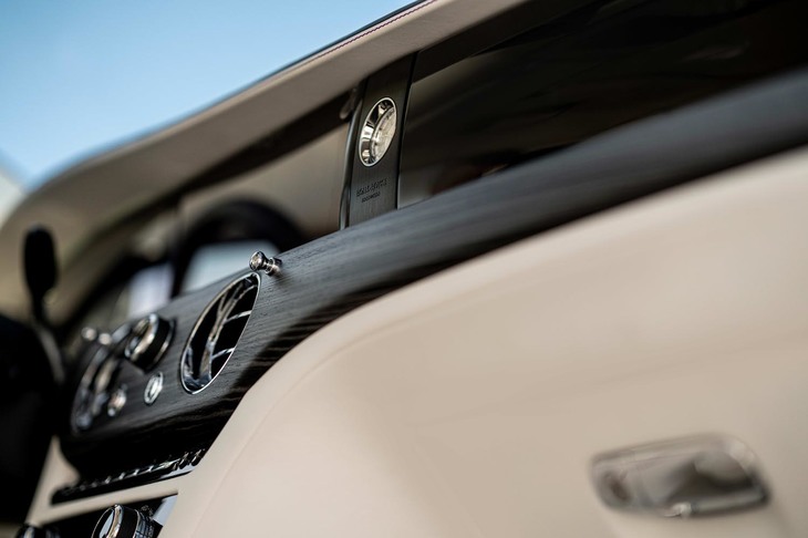 ロールス・ロイス・ゴースト（インストゥルメントパネル周辺部）