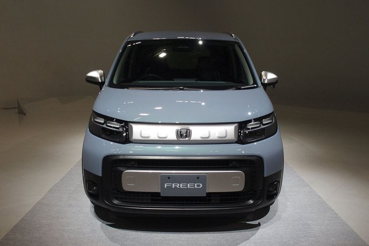 ホンダ・フリード クロスター（フロントビュー）