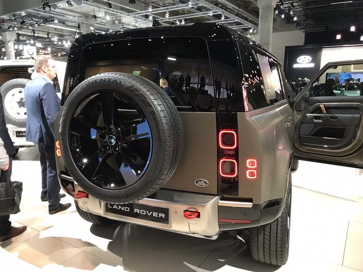 ランドローバー・ディフェンダー110（リアまわり）