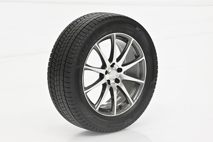 「ブリザックWZ-1」は、145/80R13から265/50R22までの119サイズがラインナップされる。価格は1万3970円から14万8500円。
