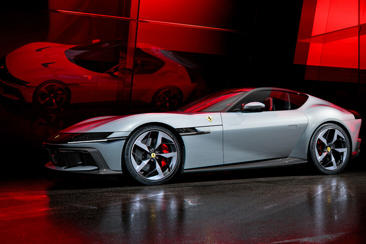 珍しく渕野氏、清水氏がそろって高評価な「フェラーリ12チリンドリ」。そのデザイン的特徴を、過去のモデルを引き合いに出しつつ検証する。