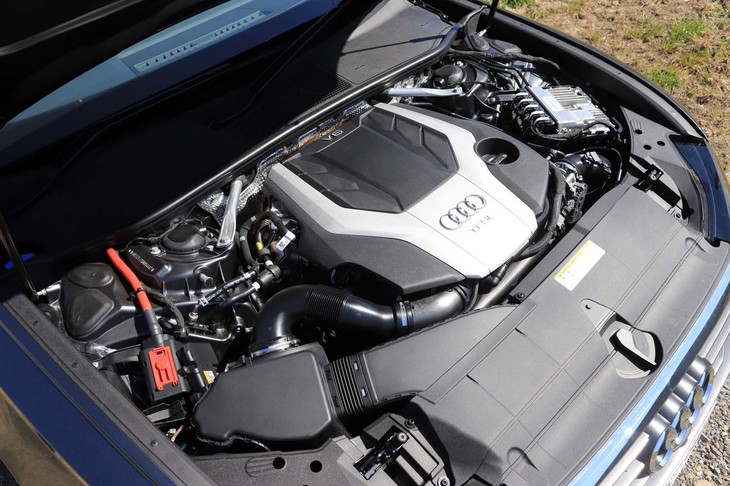 3リッターV6 DOHC 24バルブ ターボエンジンに「48Vマイルドハイブリッドテクノロジー（MHEV）」を組み合わせて搭載。最高出力340ps、最大トルク500Nmを発生させる。