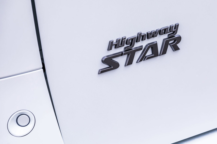 セレナe-POWERハイウェイスターVプロトタイプ（リアの「Highway STAR」エンブレム）