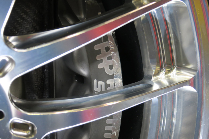 ブリヂストンの競技用タイヤを装着した、TEAM IMPULの「Nissan Z GT500」。