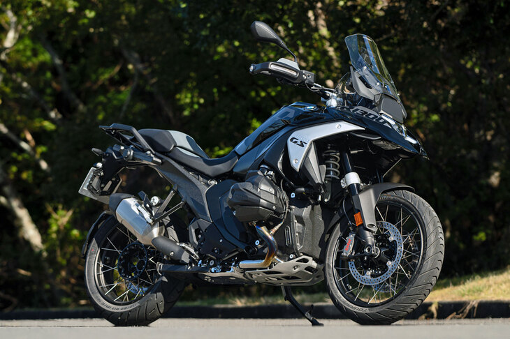 パフォーマンスの向上や装備の強化にともない、肥大化の一途をたどってきた「GS」シリーズ。新型ではそれを反省し、同等の装備内容で比較した場合、従来型より約12kgの軽量化を実現しているという（欧州仕様での比較）。