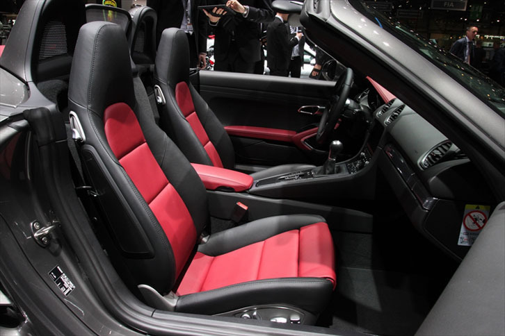 「ポルシェ718ボクスター」のインテリア。