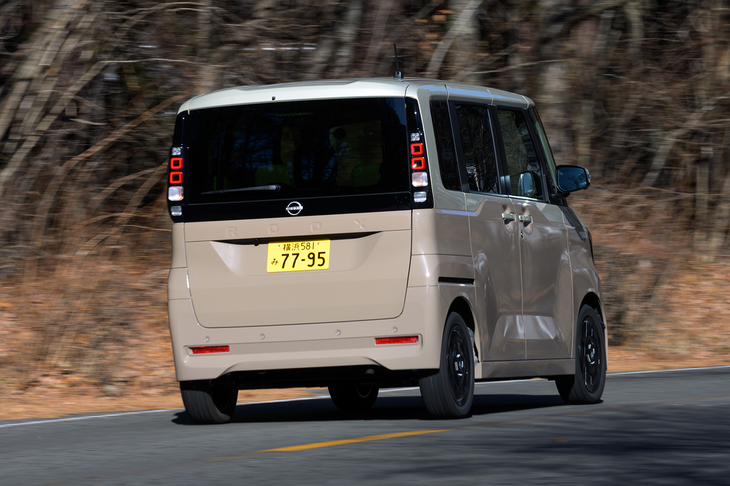 遮音ガラスや吸音材の採用、シーリングの徹底などにより、騒音対策を強化。足まわりの質感も先代モデルから大きく進化していた。