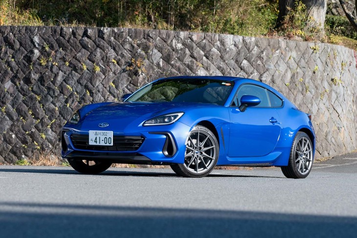今回の試乗車は新型「スバルBRZ」の上級グレード「S」の6段ATモデル。車両本体価格は343万2000円。