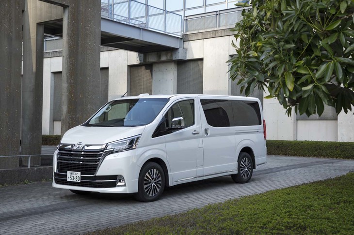 今回のテスト車は最大で8人乗車が可能な4列シートを備えた「G」グレード。3列・6人乗り仕様の「プレミアム」もラインナップされている。