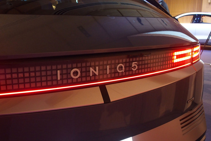 ヒョンデ・アイオニック5ラウンジAWDリミテッドエディション（リアのエンブレム）