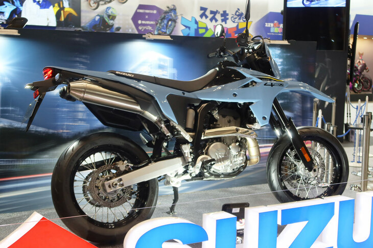 スズキは「EICMA」で発表した「DR-Z4SM」を出展。日本導入を待つファンも多いはずだ。