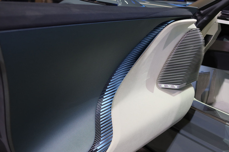 レクサスLFAコンセプト（運転席側ドアパネル）
