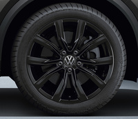 「Tロック ブラックスタイル」専用となる18インチアルミホイール。