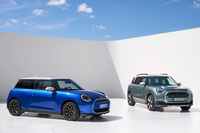 新しいデザインコンセプトのもとに開発された、「MINIクーパー」（写真左）と「MINIカントリーマン」（同右）。後者のデザインについては、また次回！