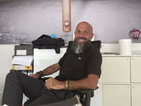 今回、解説してくれたセールスパーソンのアンドレア。写真は2020年9月に撮影。