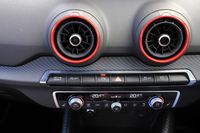 各種コントローラーのタッチパネル化を推し進めているアウディだが、「SQ2」の操作系はコンベンショナルな“押しボタン”が主となっていた。