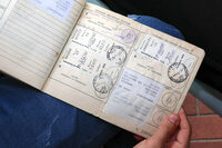イタリアで法定車検を受けるたびに添付されてきた証紙が連なっている。