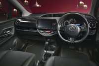 「ヴィッツF“アミー”」のインテリア。