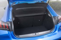 5人乗車時の荷室。積載容量は265リッターとなっている。