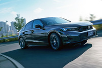 2024年9月の仕様変更で登場した「ホンダ・シビックRS」。6段MT仕様しかないという割り切ったスポーティーグレードで、スムーズなギアチェンジをサポートする「レブマッチシステム」も搭載されている。