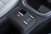 ドライブモードは「ノーマル」「スポーツ」「エコ」の3種類。セレクターはシトロエンやプジョーと全く同じものを採用している。