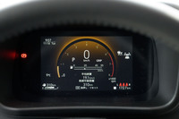 スズキ車としてはこれが初採用となる、7インチのカラーメーターディスプレイ。オプションでヘッドアップディスプレイも用意される。