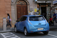 イタリア・シエナの市街地にたたずむ初代「リーフ」。