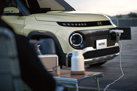 バッテリーに蓄えた電力で外部の家電機器などを使用できる「V2L」機能を全グレードに標準で装備している。